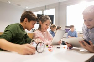 internet-na-educacao-conceitos-para-desmistificar-o-internetes-nas-escolas